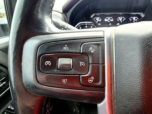 Used 2021 GMC Sierra 2500 SLT w/ SLT Preferred Package image 18