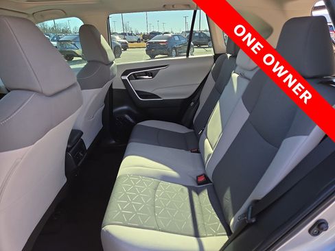 Used 2021 Toyota RAV4 XLE w/ Convenience Package image 10