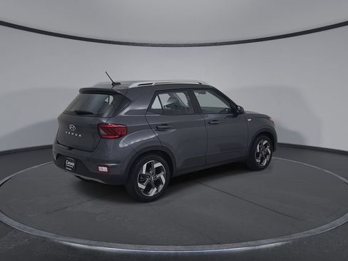 Used 2025 Hyundai Venue SEL FWD image 16