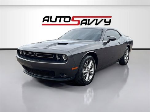 Used 2022 Dodge Challenger SXT w/ Driver Convenience Group image 3