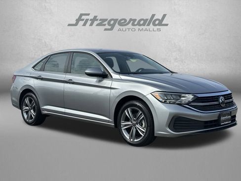 Used 2024 Volkswagen Jetta SE image 1