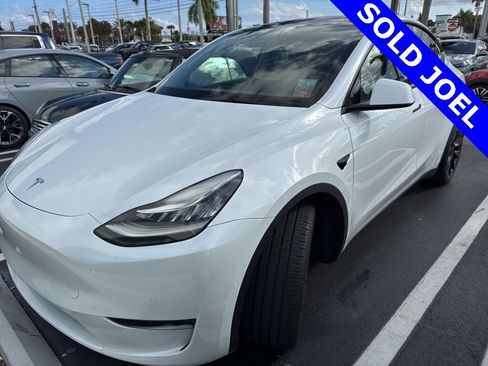Used 2022 Tesla Model Y Long Range image 7