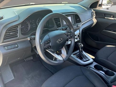 Used 2019 Hyundai Elantra SE w/ Cargo Package image 16