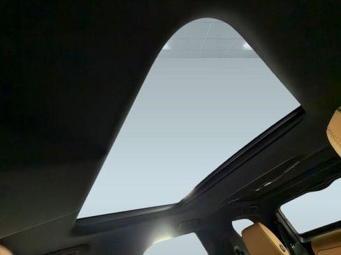 Used 2020 Land Rover Discovery HSE image 14