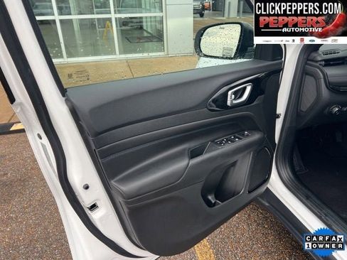 Used 2026 Jeep Compass Latitude AWD/4WD image 10