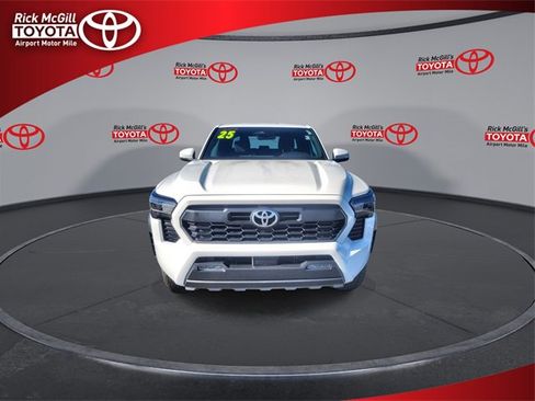 Certified 2025 Toyota Tacoma TRD Off-Road image 3