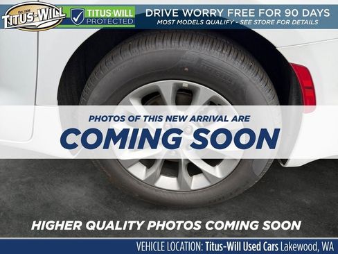 Used 2026 Chrysler Pacifica Limited FWD image 5