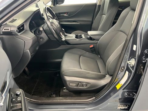 Used 2024 Toyota Venza LE AWD/4WD image 17