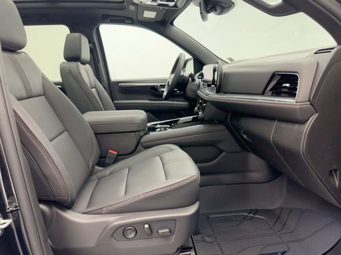 New 2026 Chevrolet Suburban RST image 31