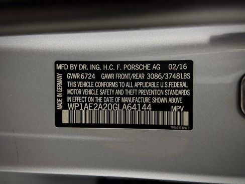 Used 2016 Porsche Cayenne S image 33