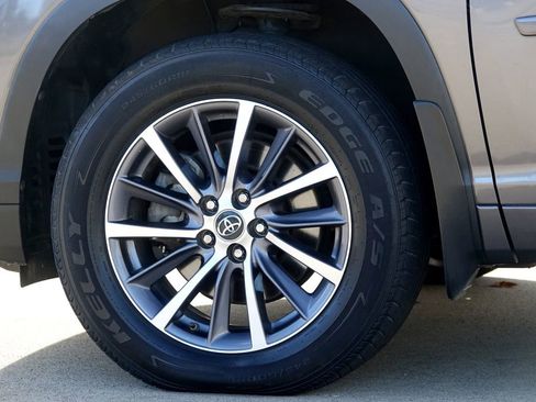 Used 2018 Toyota Highlander XLE image 26