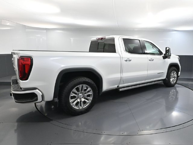 Used 2023 GMC Sierra 1500 Denali w/ Technology Package AWD/4WD image 4