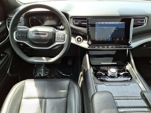 Used 2022 Jeep Wagoneer Series III w/ Premium Group I AWD/4WD image 20