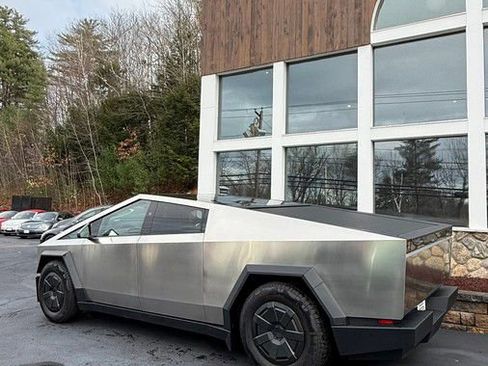 Used 2025 Tesla Cybertruck AWD Crew Cab image 51