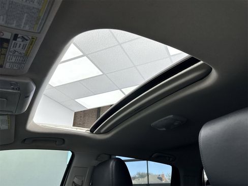 Used 2015 Toyota Tundra Platinum image 40