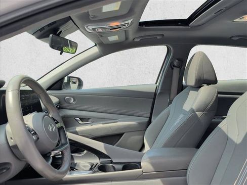 Used 2025 Hyundai Elantra SEL FWD image 10