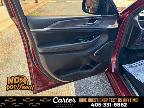 Used 2022 Jeep Grand Cherokee Overland RWD image 12