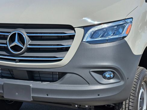New 2025 Mercedes-Benz Sprinter 2500 image 9