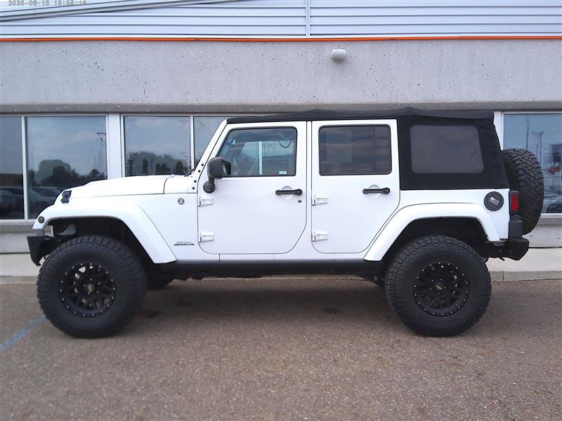 Used 2015 Jeep Wrangler Unlimited Sahara AWD/4WD image 2