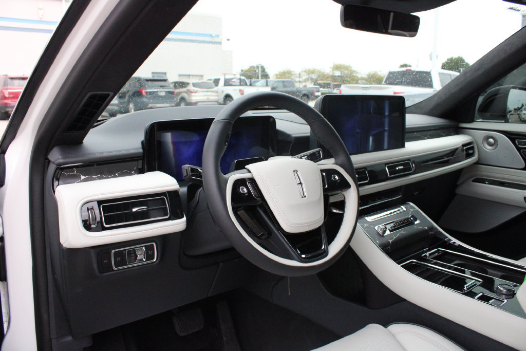 New 2027 Lincoln Aviator Black Label w/ Dynamic Handling Package AWD/4WD image 2