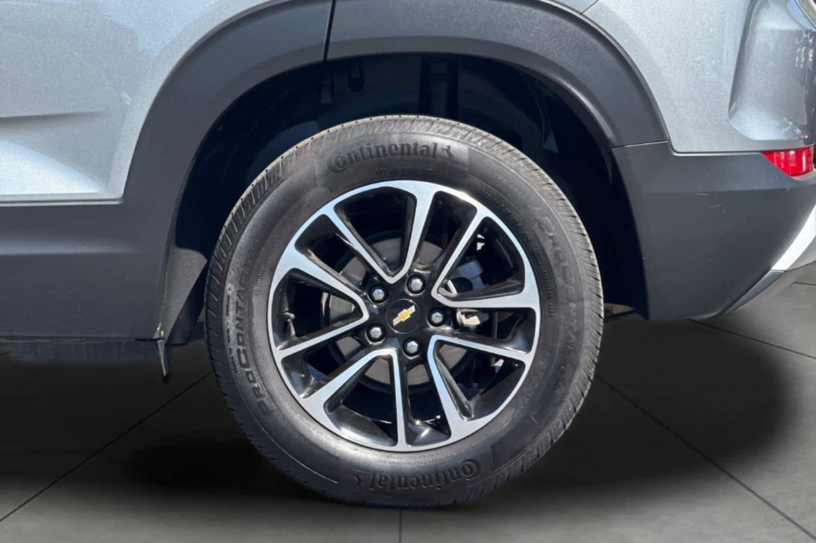 Used 2025 Chevrolet TrailBlazer LT AWD/4WD image 11