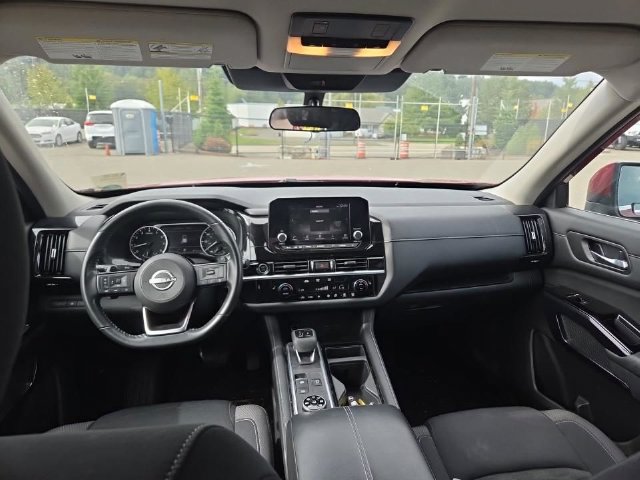 Used 2022 Nissan Pathfinder SV AWD/4WD image 9
