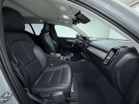 Used 2025 Volvo XC40 B5 Core AWD/4WD image 18