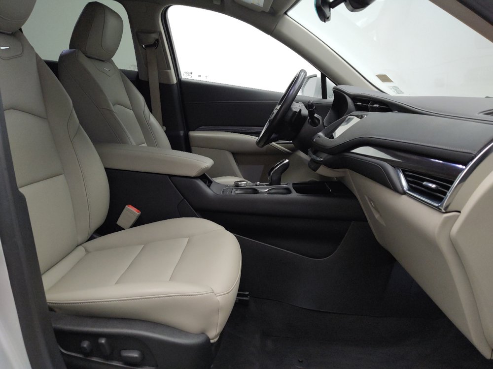 Used 2020 Cadillac XT4 Luxury w/ Cold Weather Package FWD image 21