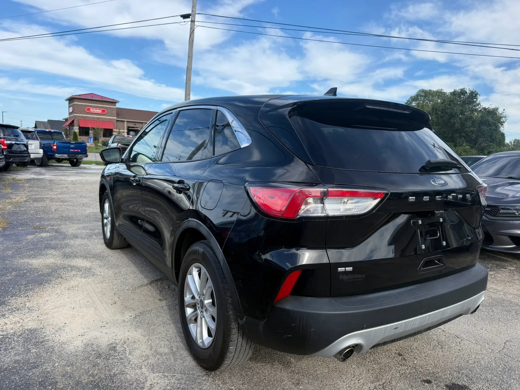 Used 2022 Ford Escape SE FWD image 4