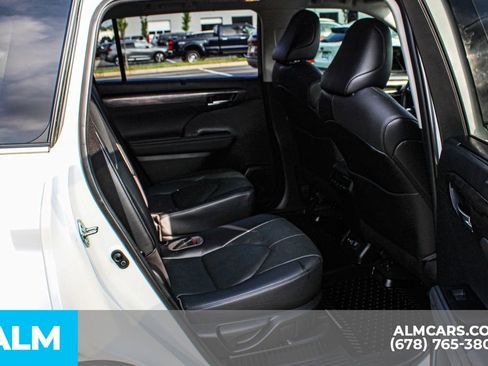 Used 2023 Toyota Highlander Limited image 22