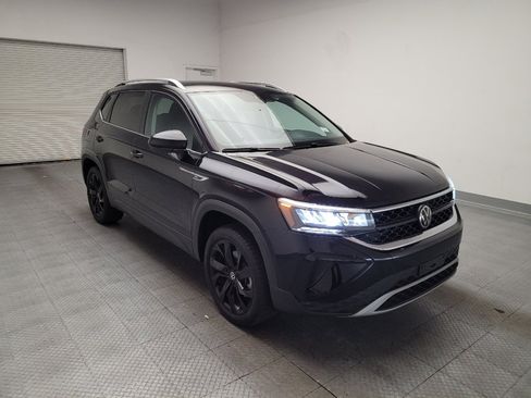Used 2023 Volkswagen Taos SE w/ Black Wheel Package FWD image 13