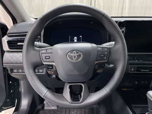 Used 2026 Toyota Camry XLE AWD/4WD image 10