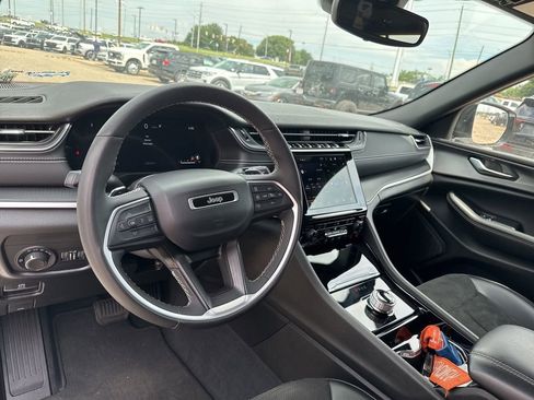 Used 2023 Jeep Grand Cherokee Altitude AWD/4WD image 30