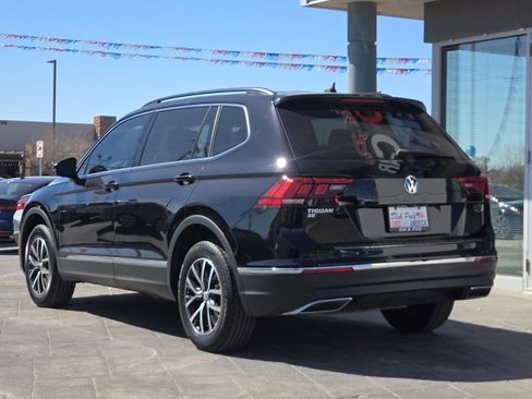 Used 2020 Volkswagen Tiguan SE w/ Panoramic Sunroof Package image 4