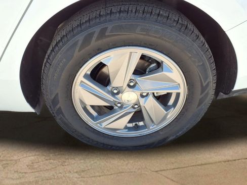 Used 2026 Hyundai Elantra SE FWD image 22