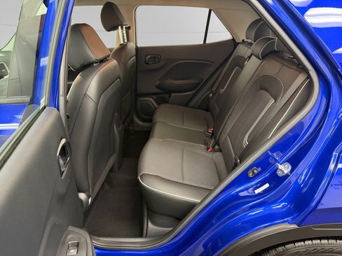 Used 2023 Hyundai Venue Limited FWD image 13