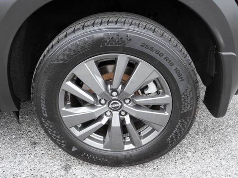 Used 2024 Nissan Pathfinder S image 40