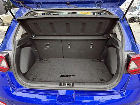 Used 2023 Hyundai Venue Limited w/ Cargo Package FWD image 7