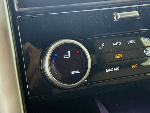 Used 2025 Land Rover Discovery Dynamic SE image 23