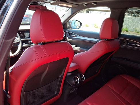 Used 2024 Alfa Romeo Stelvio Veloce AWD/4WD image 21