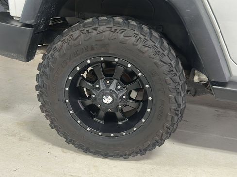Used 2011 Jeep Wrangler Unlimited Rubicon w/ Dual Top Group AWD/4WD image 29