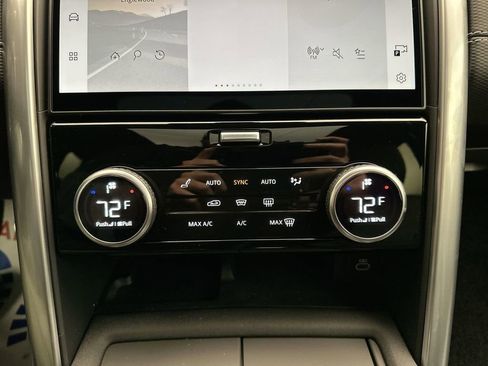 Used 2025 Land Rover Discovery Dynamic SE image 11