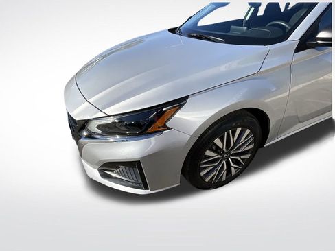 Used 2024 Nissan Altima 2.5 SV image 16
