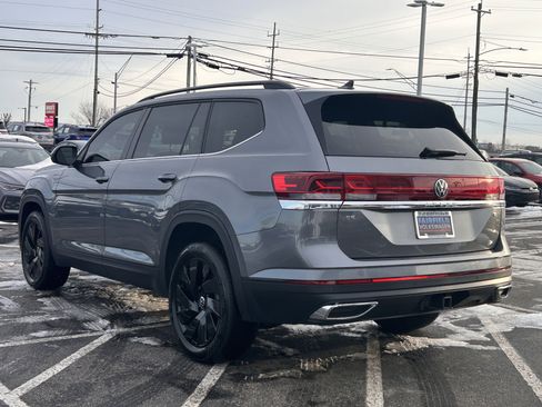 Certified 2025 Volkswagen Atlas SE w/ Panoramic Sunroof Package image 5
