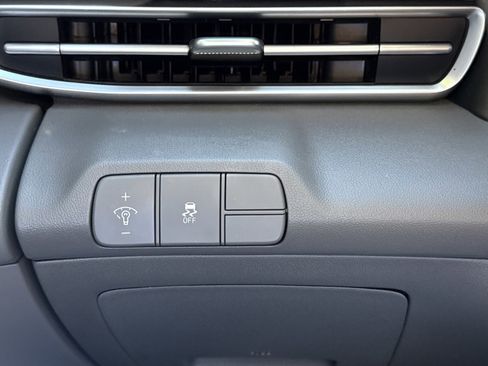 Certified 2025 Hyundai Elantra Sport image 18