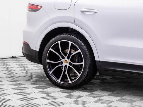Certified 2023 Porsche Cayenne Platinum Edition image 36
