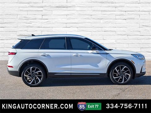 Used 2023 Lincoln Corsair Reserve image 4