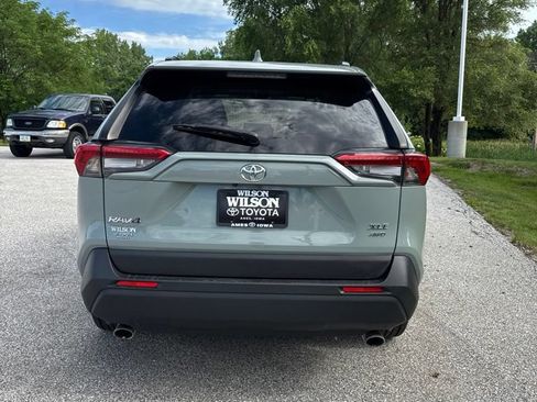 Used 2019 Toyota RAV4 XLE w/ Convenience Package AWD/4WD image 4