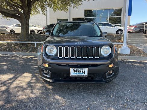Used 2017 Jeep Renegade Latitude image 2