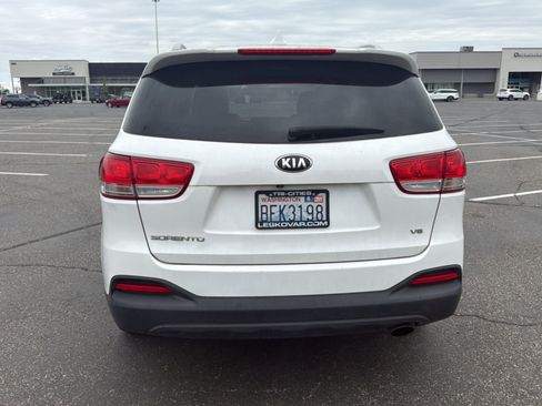 Used 2016 Kia Sorento LX AWD/4WD image 4